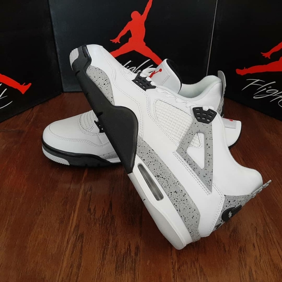 Jordan 4 White Cement (2016) - Picture 3 of 5